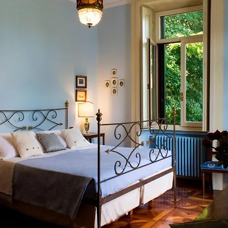 Sleeps 17 Pool Air Con Wifi Moltrasio