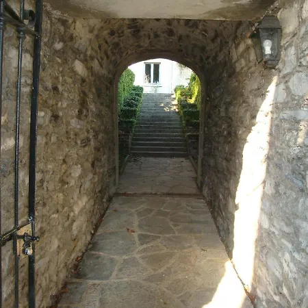 Sleeps 17 Pool Air Con Wifi Moltrasio